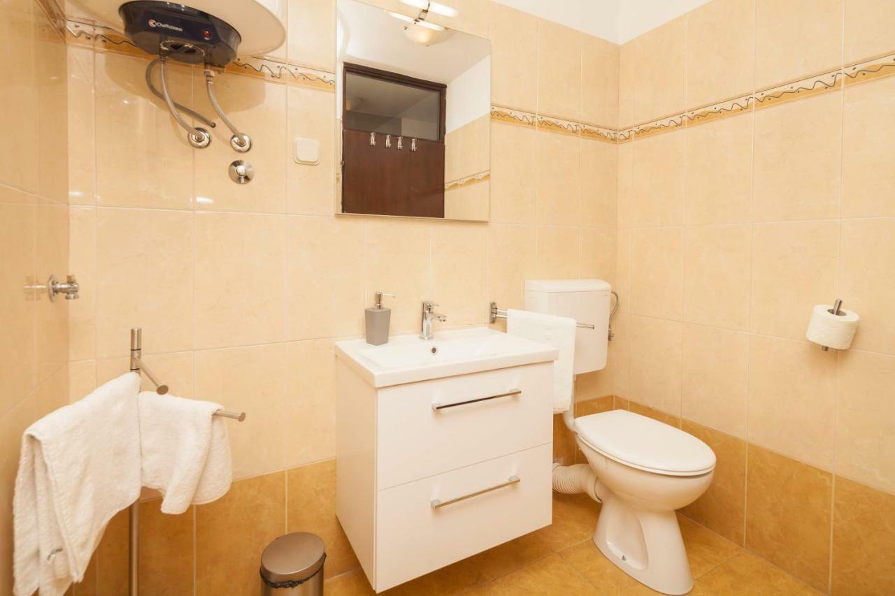 Apartman Ester Pula Exterior photo